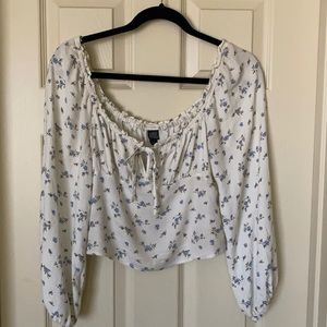 Flower print  short top with long sleeves